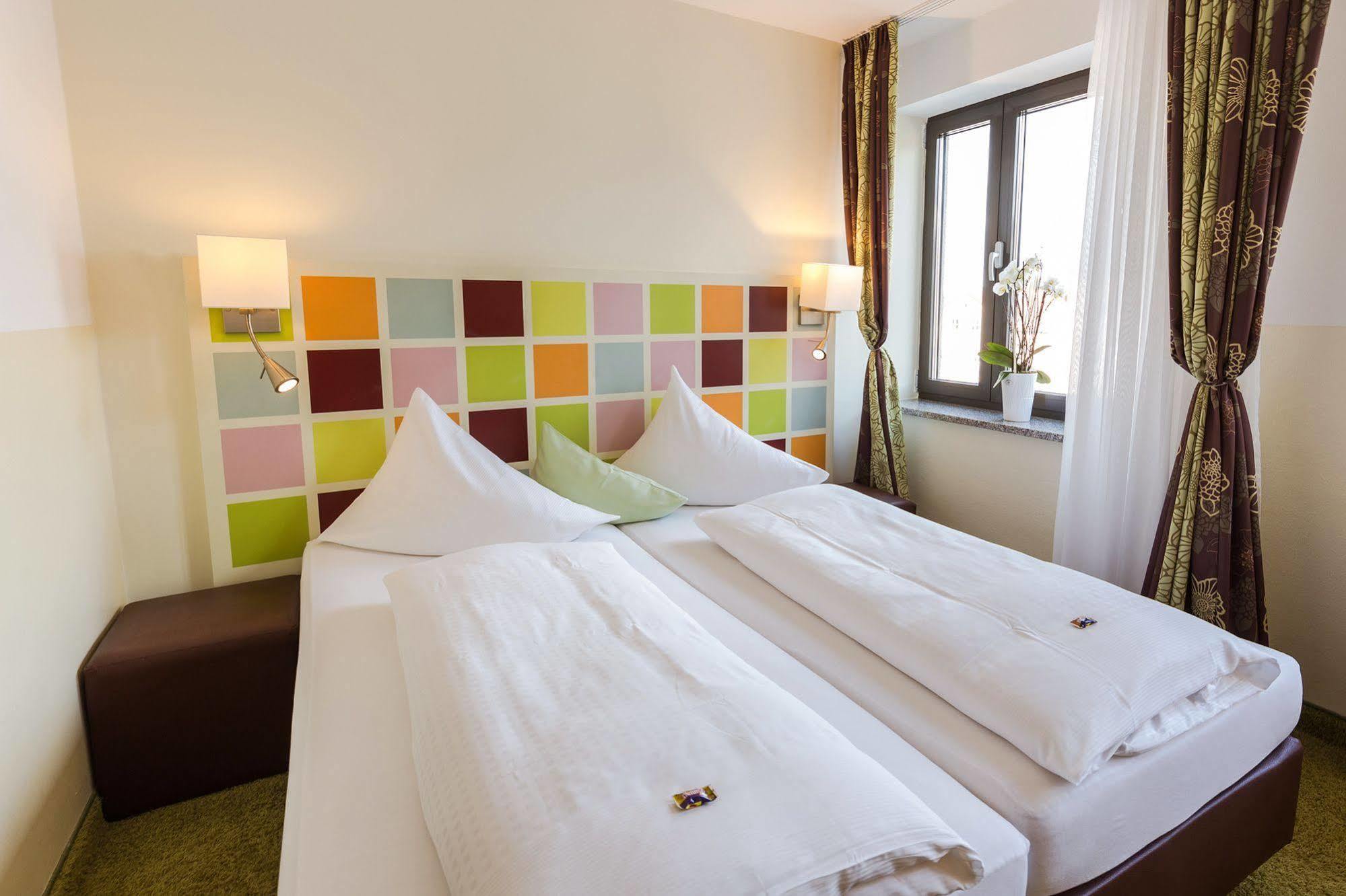 Hotel Arooma Erding Esterno foto
