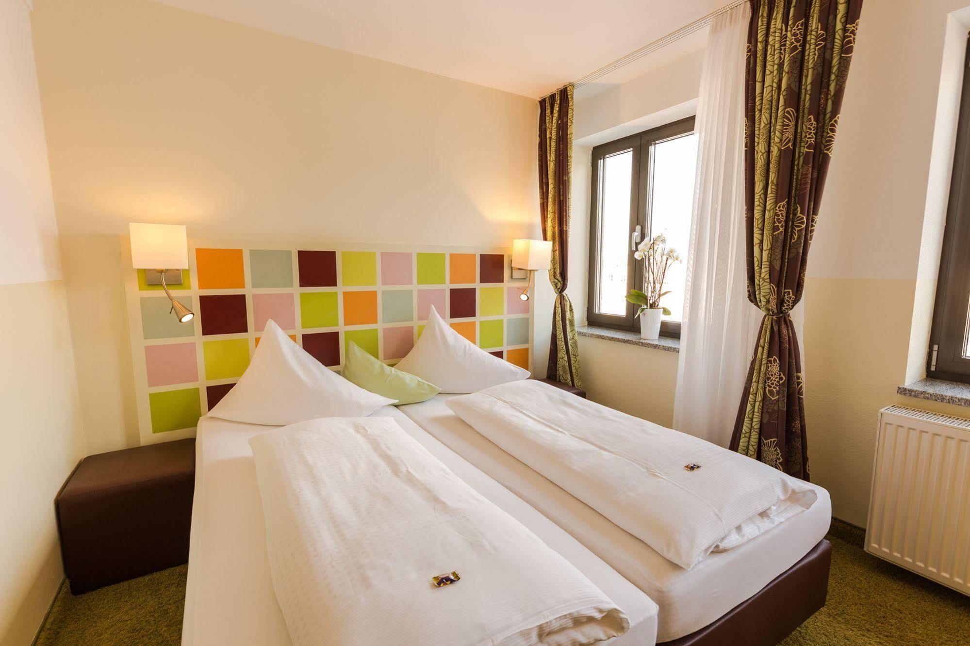 Hotel Arooma Erding Esterno foto